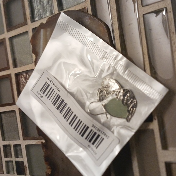 Opal Heart winged earrings - Picture 4 of 4